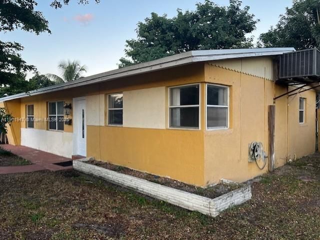 合同活跃: $2,450 (2 贝兹, 1 浴室, 1150 平方英尺)