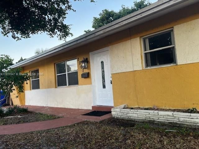 合同活跃: $2,450 (2 贝兹, 1 浴室, 1150 平方英尺)