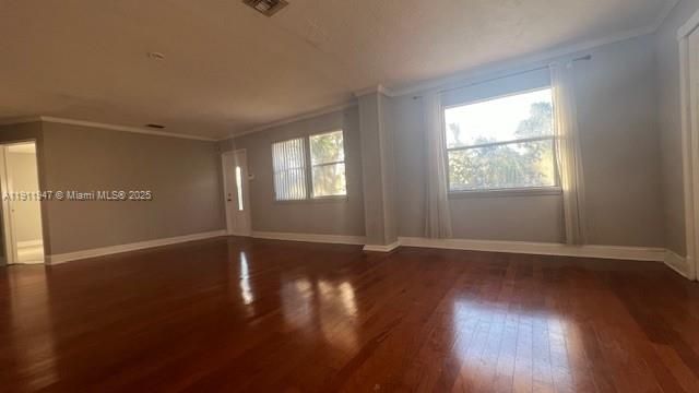 合同活跃: $2,450 (2 贝兹, 1 浴室, 1150 平方英尺)