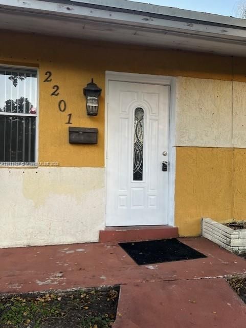 合同活跃: $2,450 (2 贝兹, 1 浴室, 1150 平方英尺)