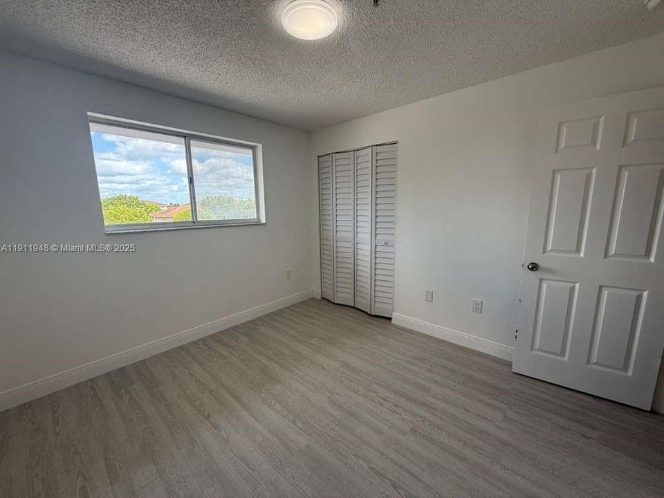 Active With Contract: $285,000 (2 beds, 1 baths, 0 Square Feet)