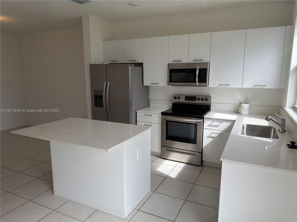 For Rent: $3,100 (3 beds, 3 baths, 1373 Square Feet)