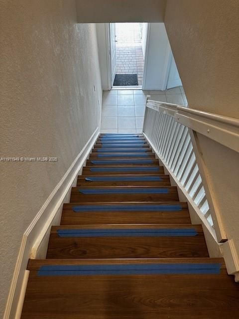 For Rent: $3,100 (3 beds, 3 baths, 1373 Square Feet)