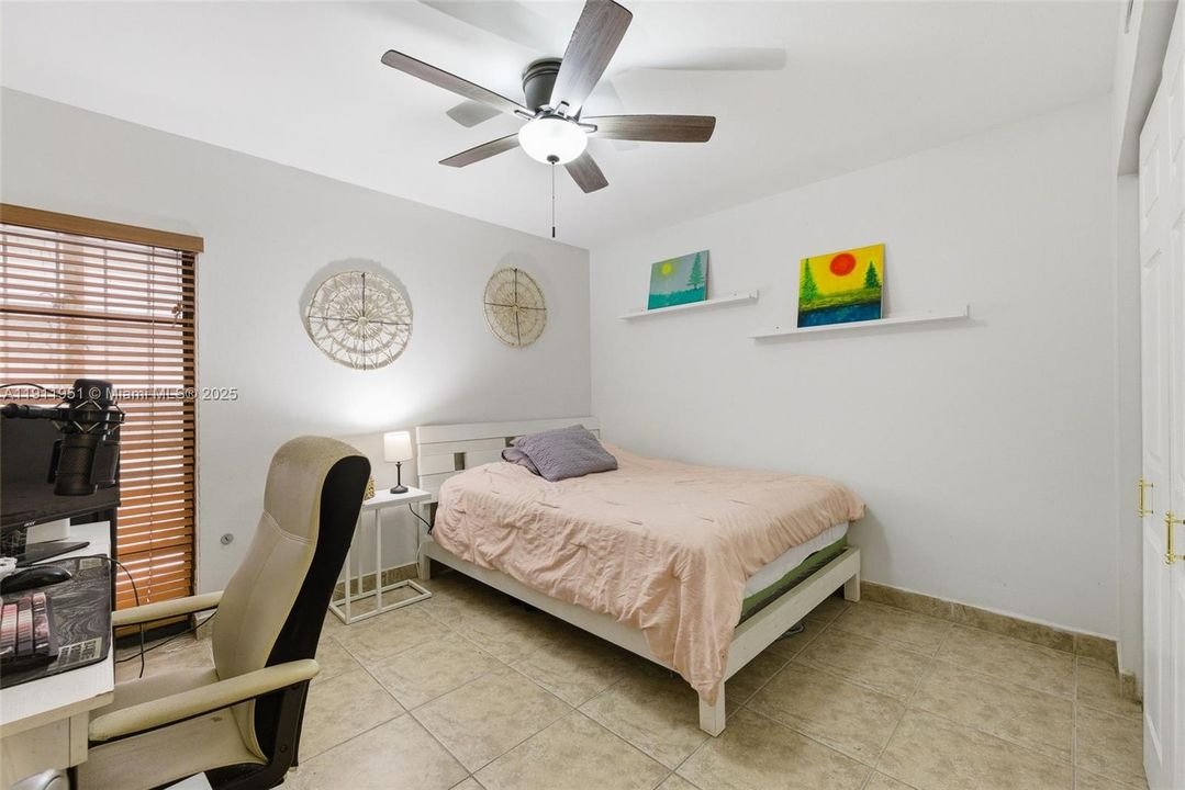 待售: $545,000 (3 贝兹, 2 浴室, 1275 平方英尺)