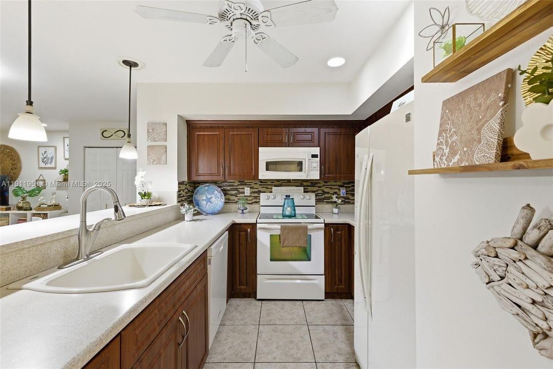 待售: $545,000 (3 贝兹, 2 浴室, 1275 平方英尺)