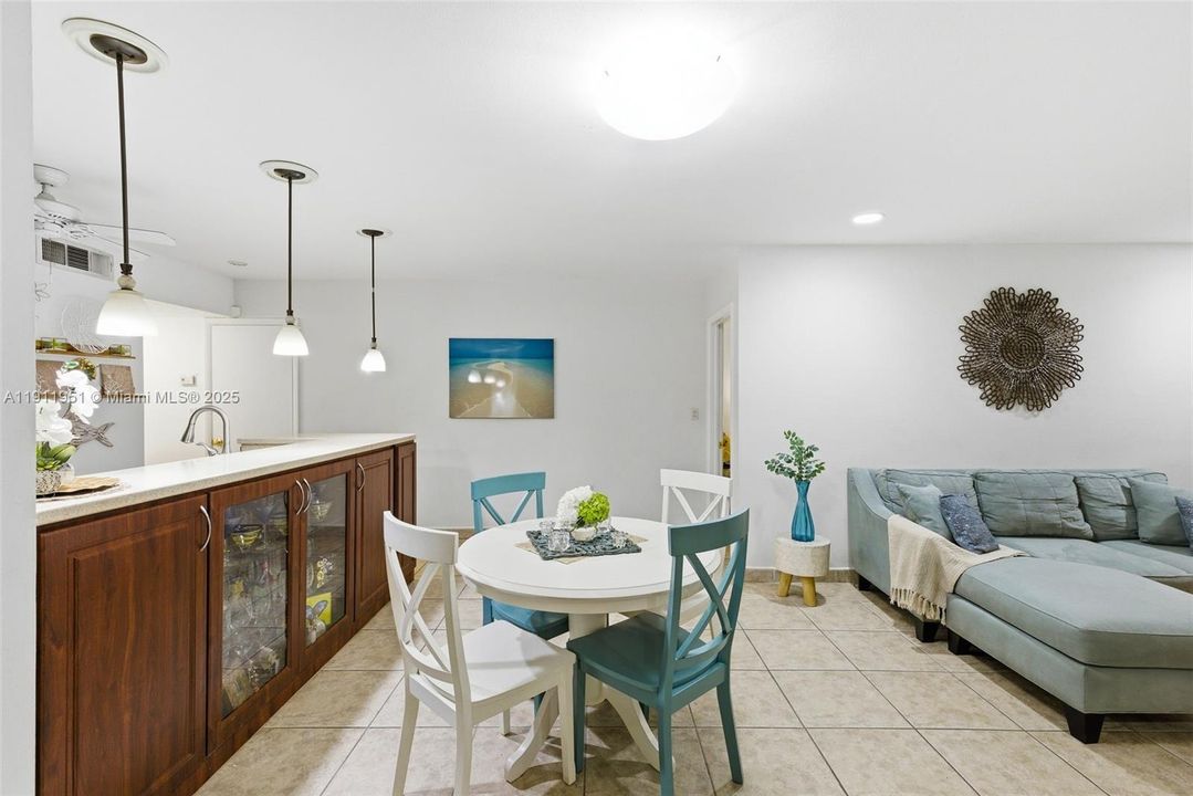 待售: $545,000 (3 贝兹, 2 浴室, 1275 平方英尺)