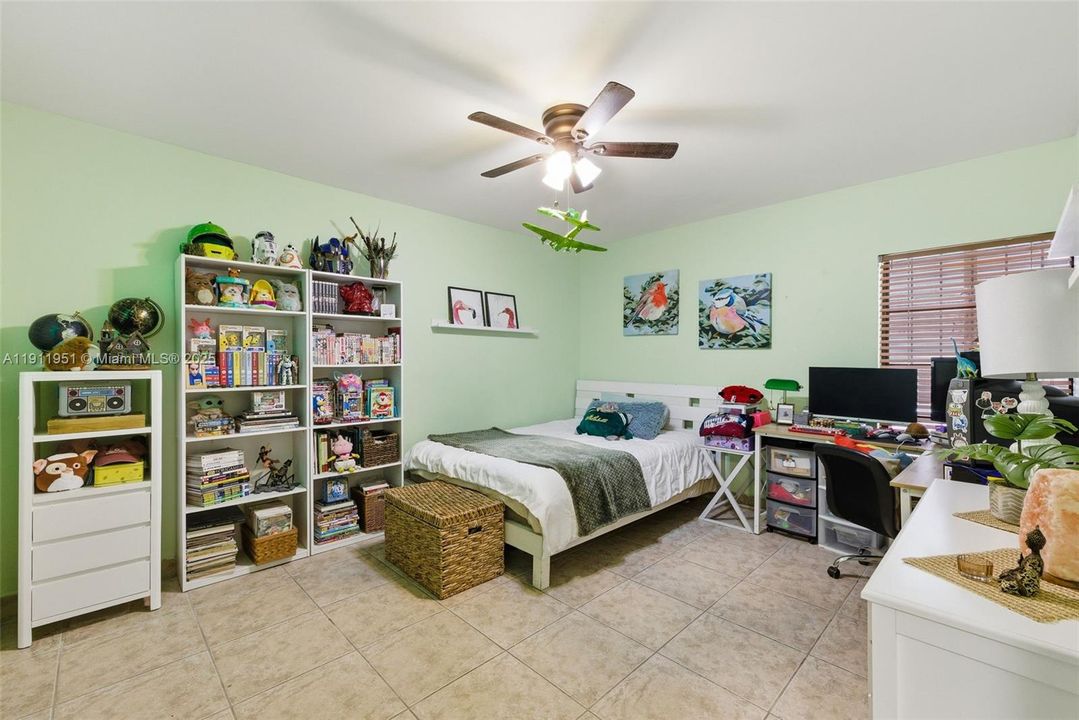 待售: $545,000 (3 贝兹, 2 浴室, 1275 平方英尺)