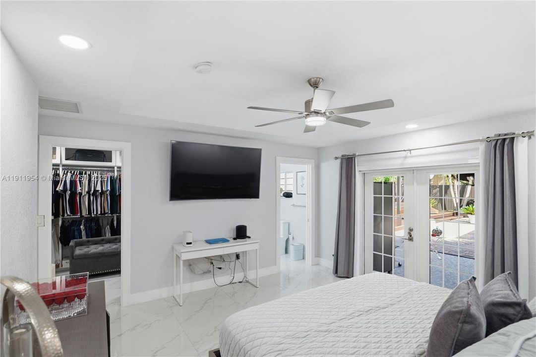 合同活跃: $599,990 (4 贝兹, 3 浴室, 1906 平方英尺)