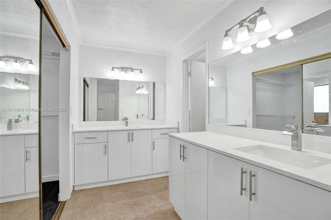 合同活跃: $398,000 (3 贝兹, 2 浴室, 2170 平方英尺)