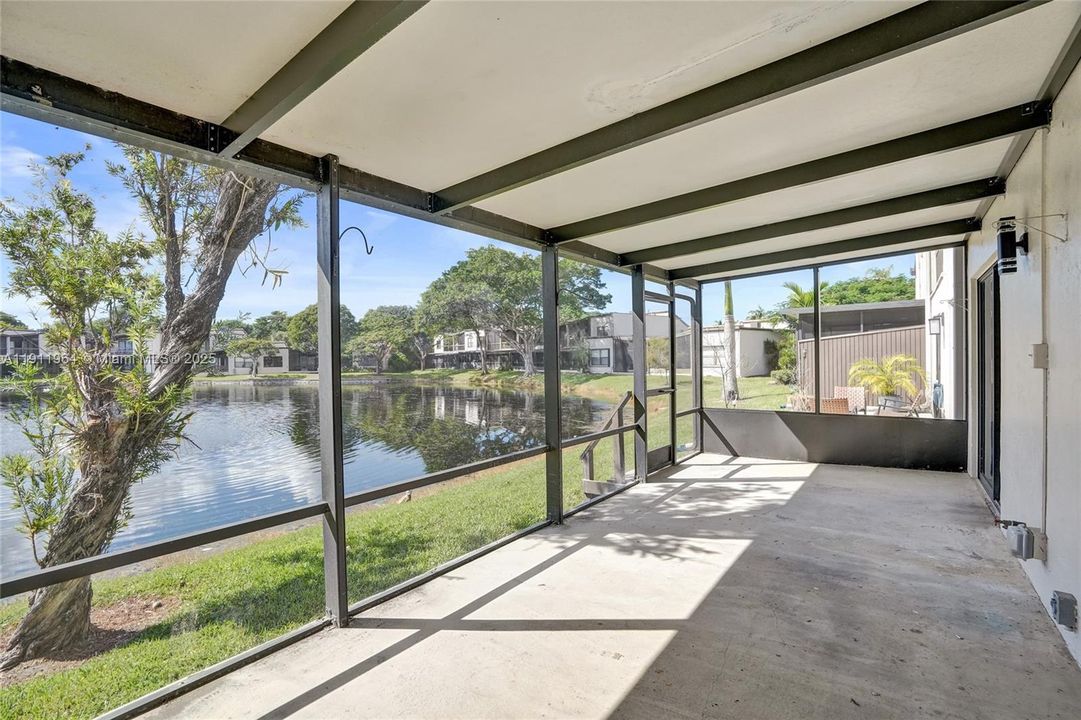 合同活跃: $398,000 (3 贝兹, 2 浴室, 2170 平方英尺)