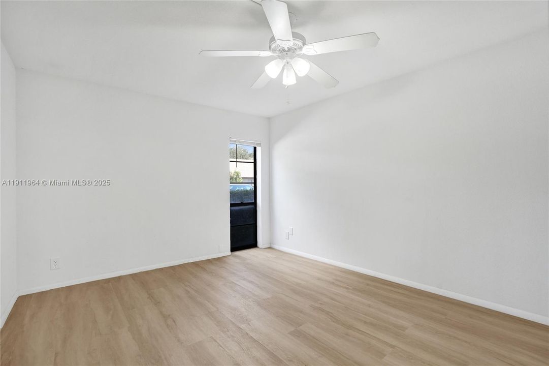 合同活跃: $398,000 (3 贝兹, 2 浴室, 2170 平方英尺)