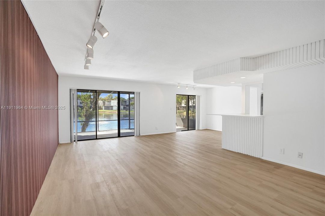 合同活跃: $398,000 (3 贝兹, 2 浴室, 2170 平方英尺)