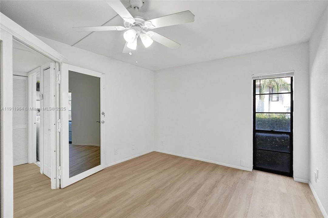 合同活跃: $398,000 (3 贝兹, 2 浴室, 2170 平方英尺)