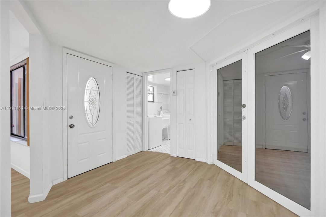 合同活跃: $398,000 (3 贝兹, 2 浴室, 2170 平方英尺)