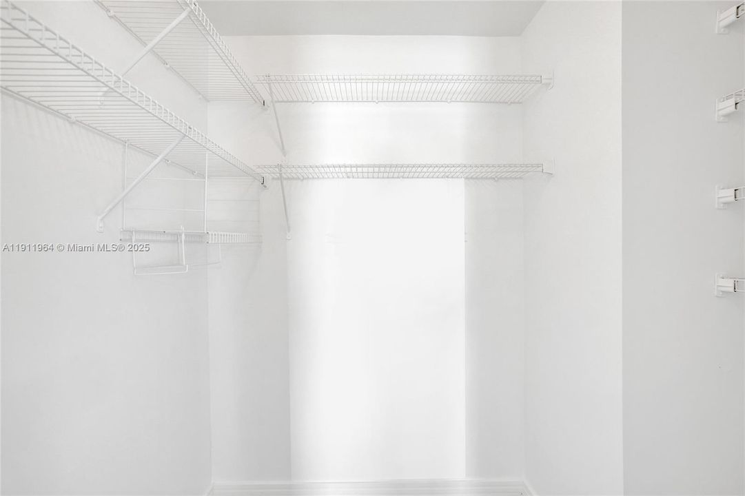 合同活跃: $398,000 (3 贝兹, 2 浴室, 2170 平方英尺)