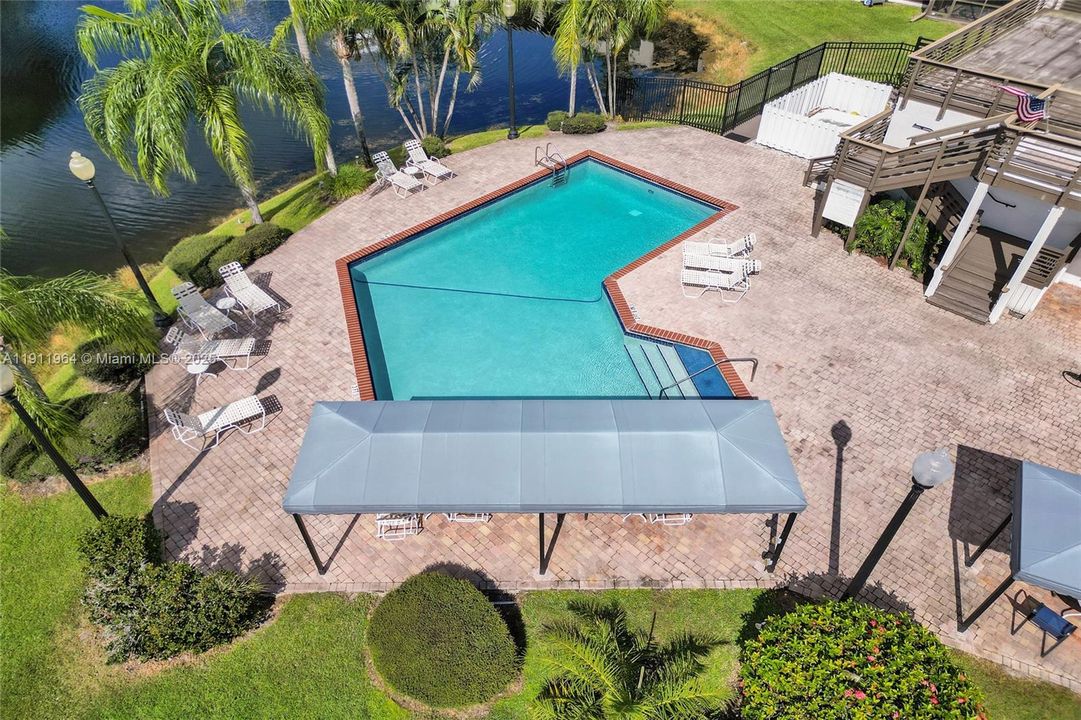 合同活跃: $398,000 (3 贝兹, 2 浴室, 2170 平方英尺)