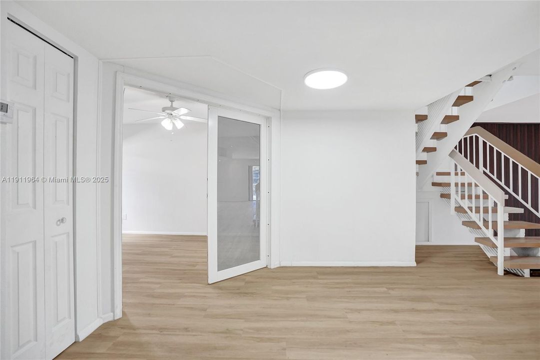 合同活跃: $398,000 (3 贝兹, 2 浴室, 2170 平方英尺)