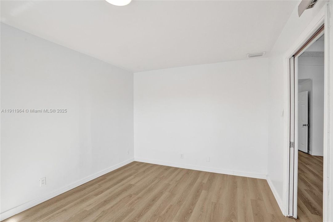 合同活跃: $398,000 (3 贝兹, 2 浴室, 2170 平方英尺)