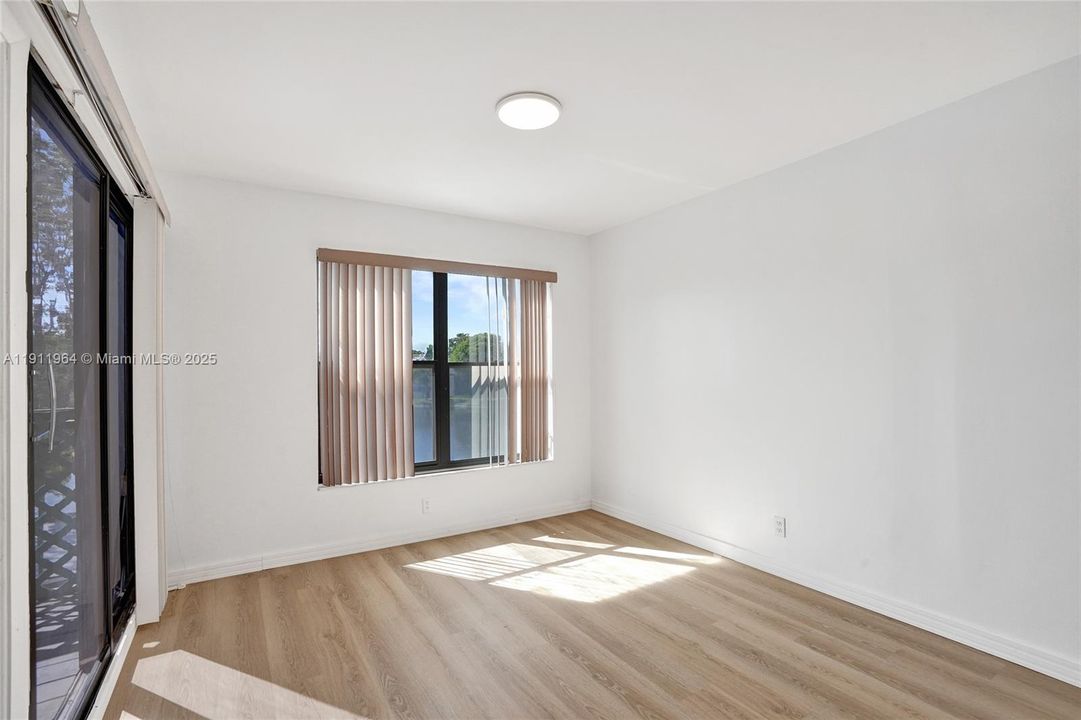 合同活跃: $398,000 (3 贝兹, 2 浴室, 2170 平方英尺)