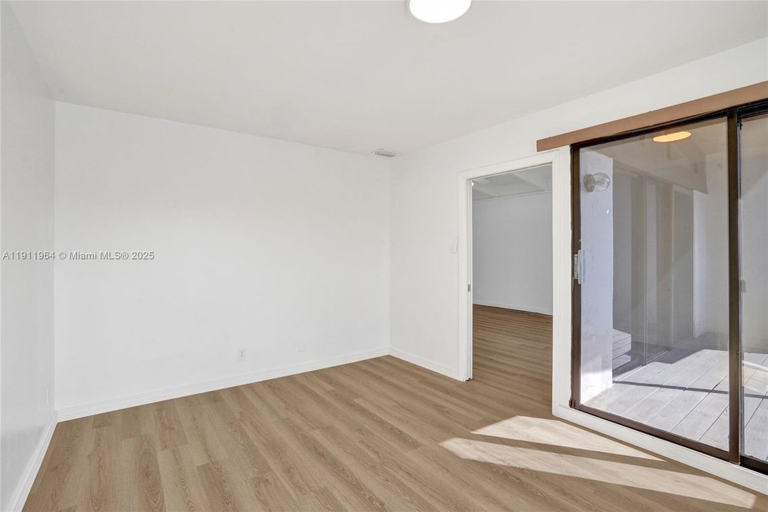 合同活跃: $398,000 (3 贝兹, 2 浴室, 2170 平方英尺)