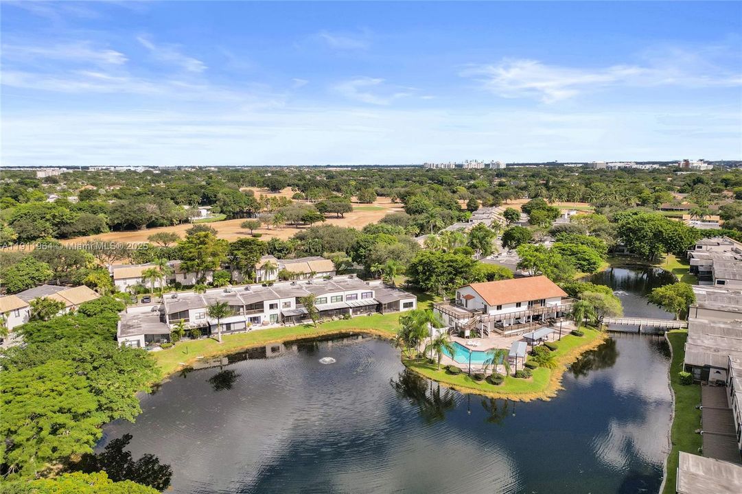 合同活跃: $398,000 (3 贝兹, 2 浴室, 2170 平方英尺)