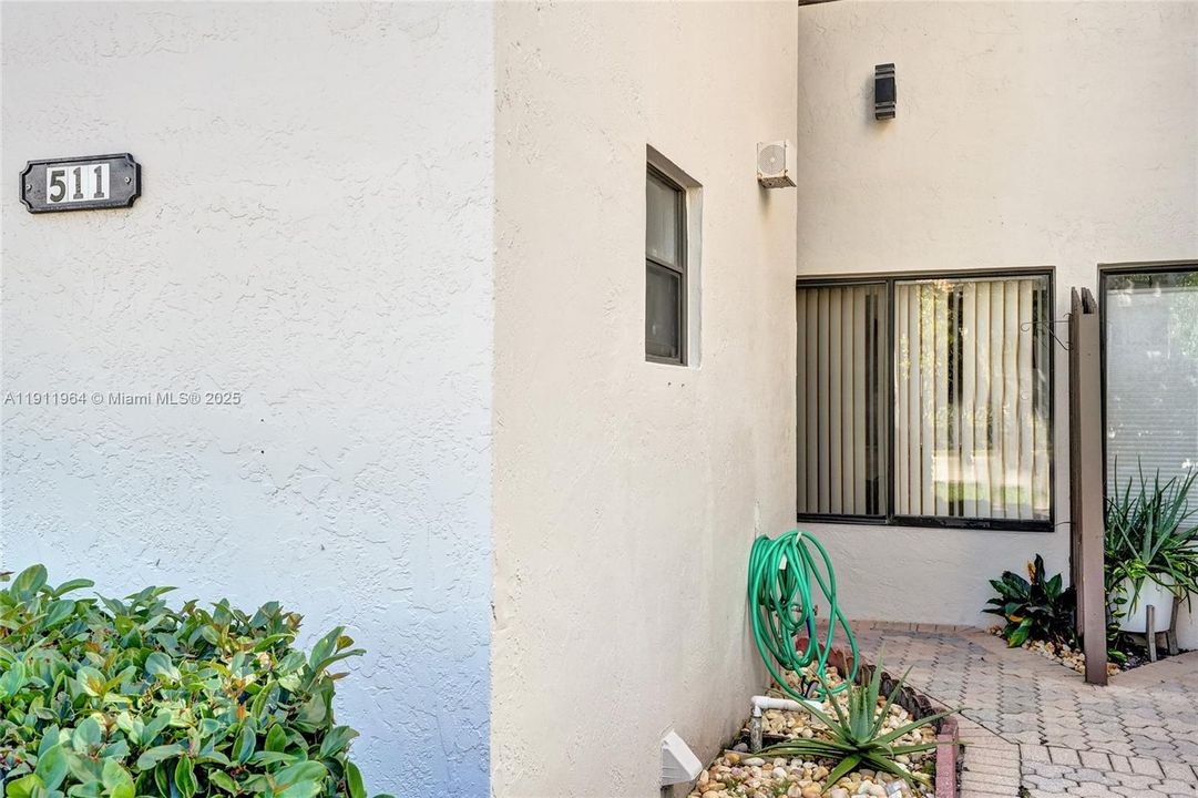 合同活跃: $398,000 (3 贝兹, 2 浴室, 2170 平方英尺)