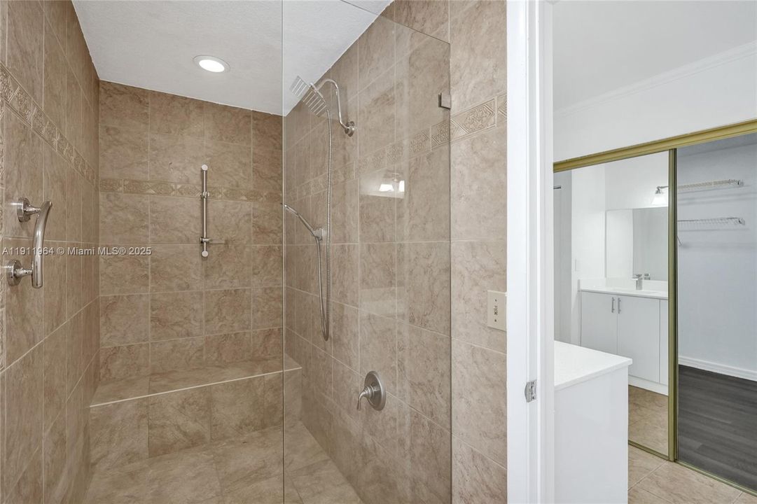 合同活跃: $398,000 (3 贝兹, 2 浴室, 2170 平方英尺)