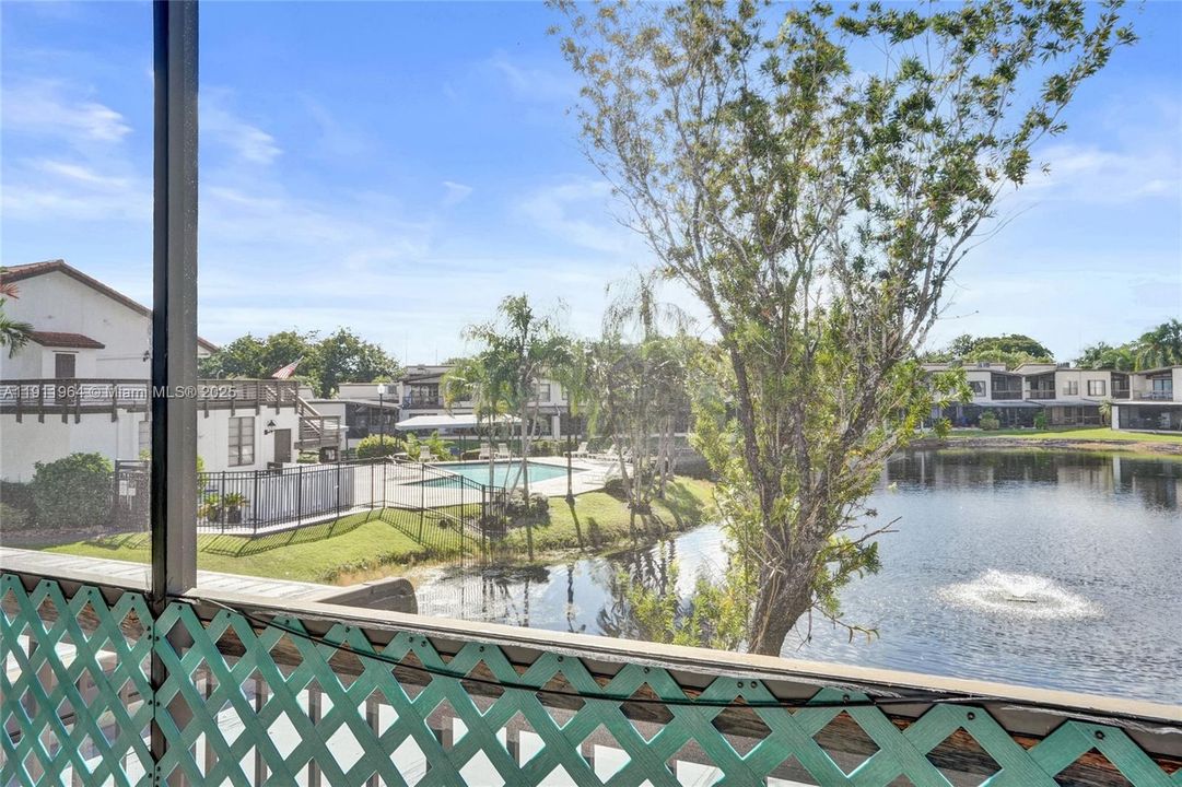 合同活跃: $398,000 (3 贝兹, 2 浴室, 2170 平方英尺)