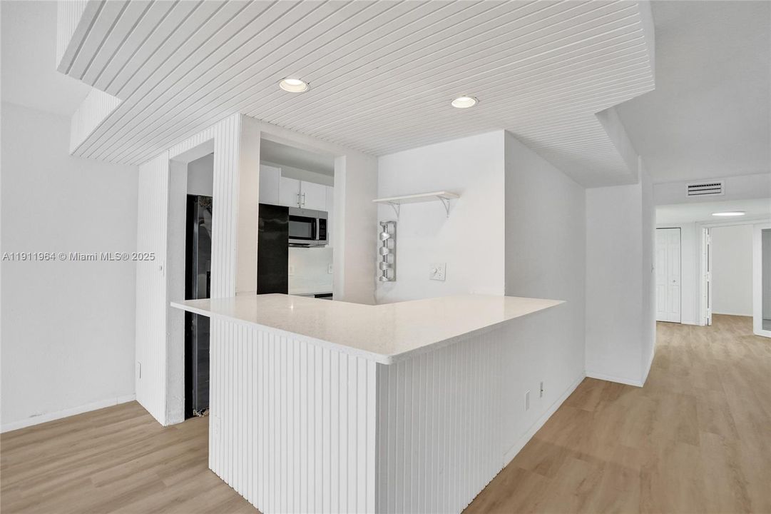 合同活跃: $398,000 (3 贝兹, 2 浴室, 2170 平方英尺)