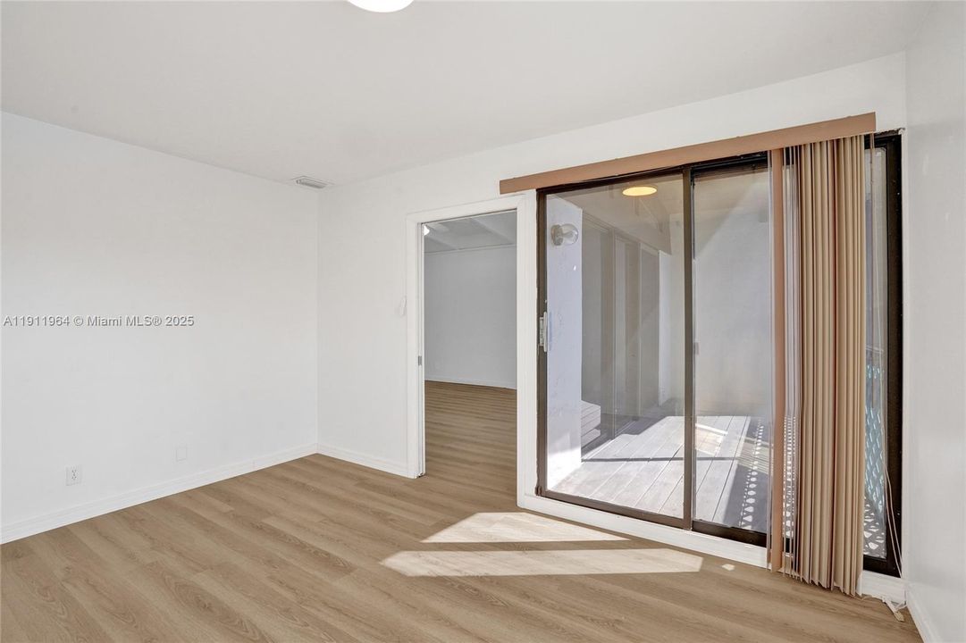 合同活跃: $398,000 (3 贝兹, 2 浴室, 2170 平方英尺)