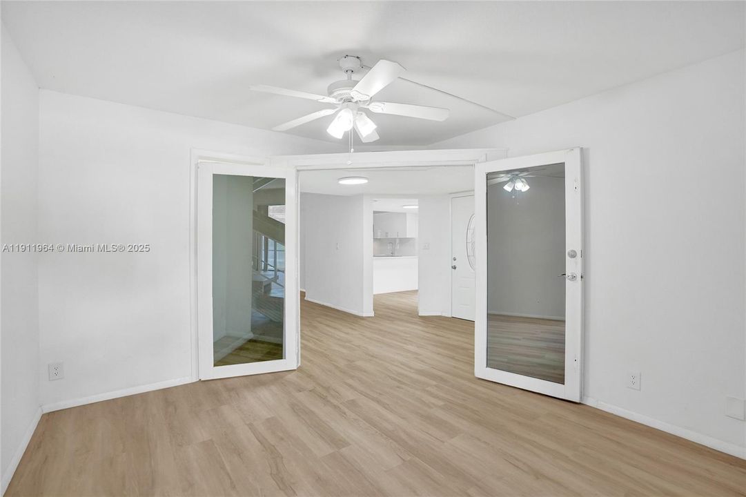 合同活跃: $398,000 (3 贝兹, 2 浴室, 2170 平方英尺)