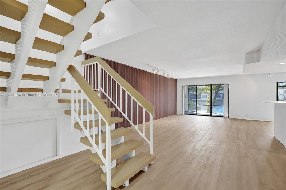 合同活跃: $398,000 (3 贝兹, 2 浴室, 2170 平方英尺)