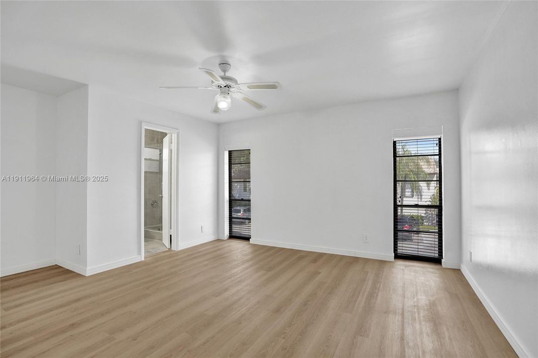 合同活跃: $398,000 (3 贝兹, 2 浴室, 2170 平方英尺)