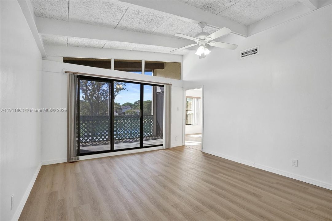 合同活跃: $398,000 (3 贝兹, 2 浴室, 2170 平方英尺)