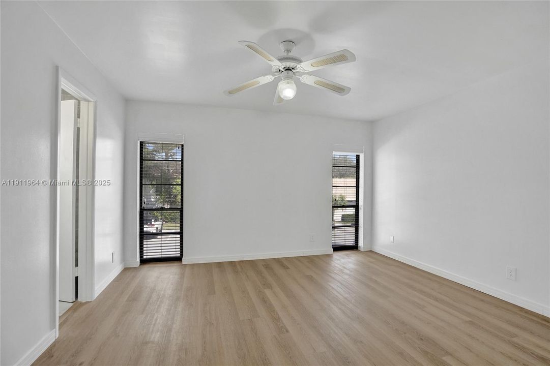 合同活跃: $398,000 (3 贝兹, 2 浴室, 2170 平方英尺)