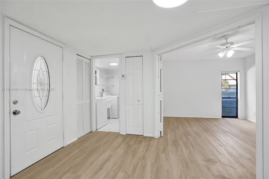 合同活跃: $398,000 (3 贝兹, 2 浴室, 2170 平方英尺)