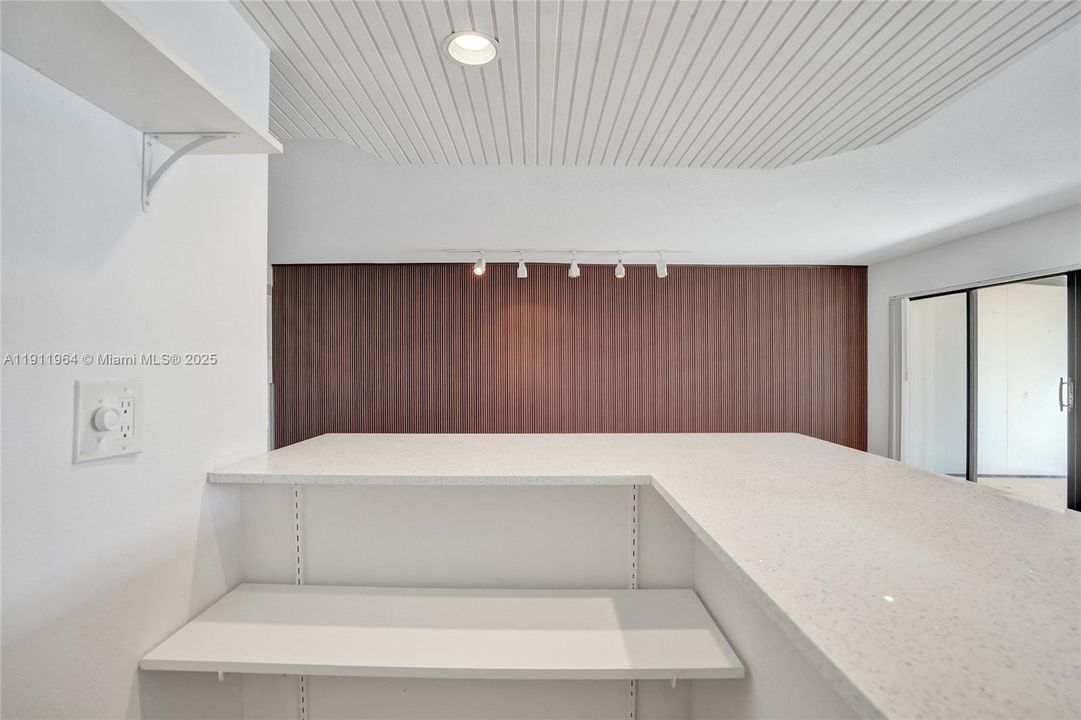 合同活跃: $398,000 (3 贝兹, 2 浴室, 2170 平方英尺)