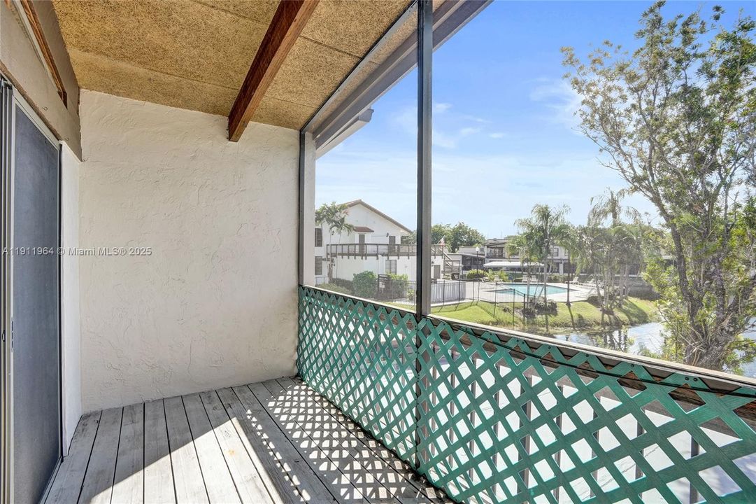 合同活跃: $398,000 (3 贝兹, 2 浴室, 2170 平方英尺)