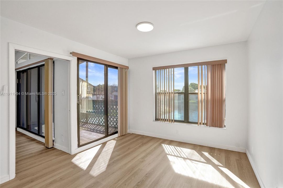 合同活跃: $398,000 (3 贝兹, 2 浴室, 2170 平方英尺)