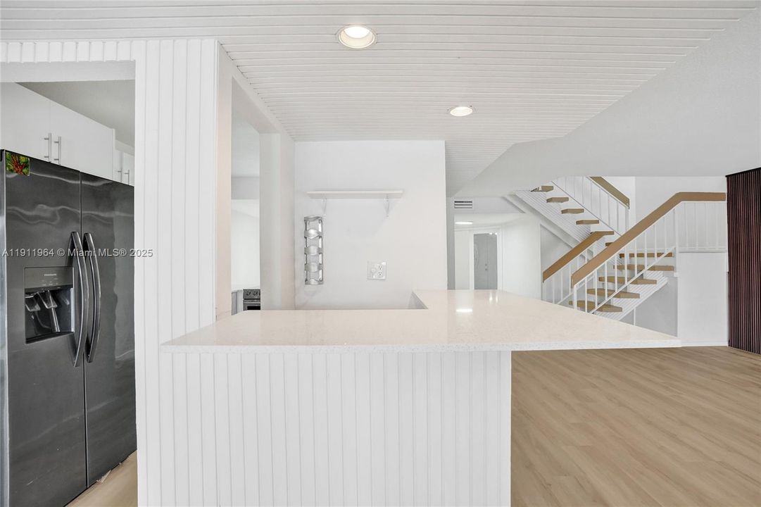 合同活跃: $398,000 (3 贝兹, 2 浴室, 2170 平方英尺)