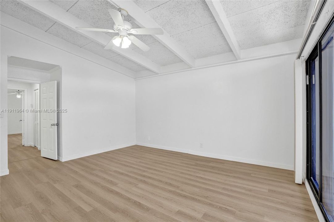 合同活跃: $398,000 (3 贝兹, 2 浴室, 2170 平方英尺)