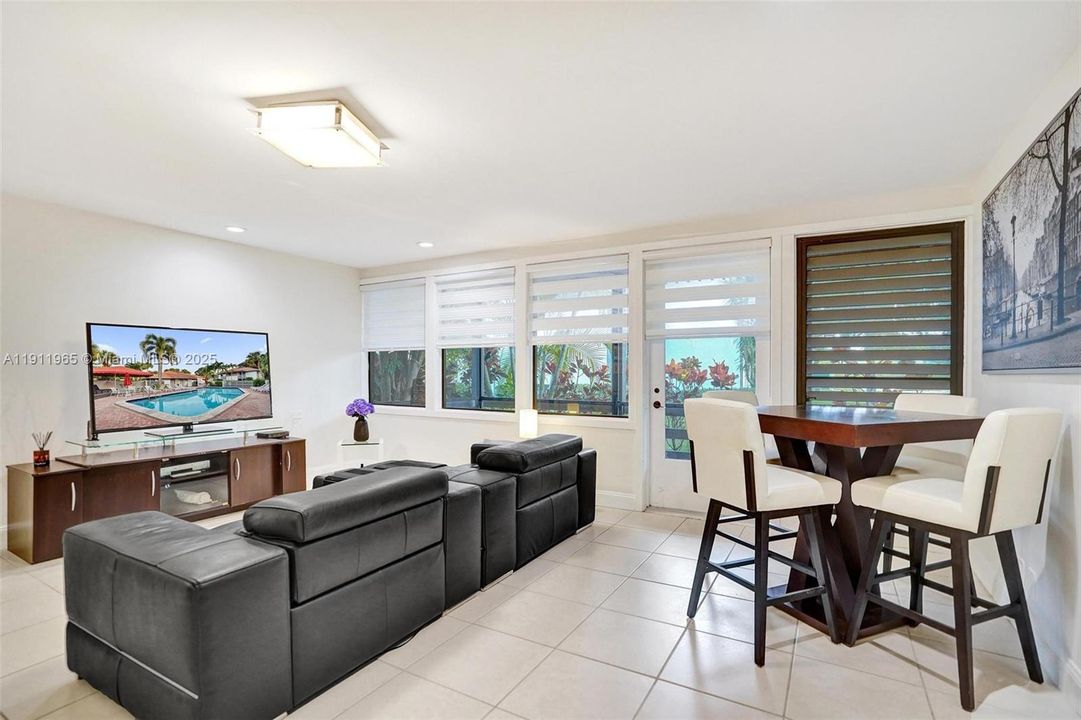 Activo con contrato: $298,000 (2 camas, 2 baños, 1229 Pies cuadrados)