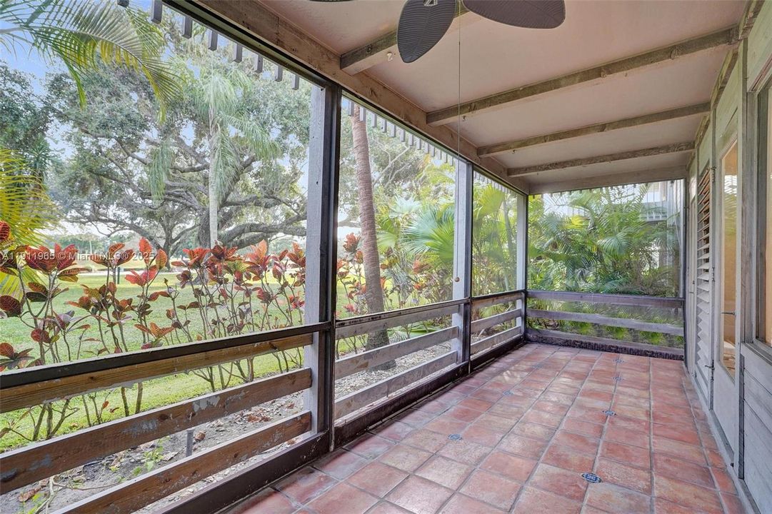 Activo con contrato: $298,000 (2 camas, 2 baños, 1229 Pies cuadrados)