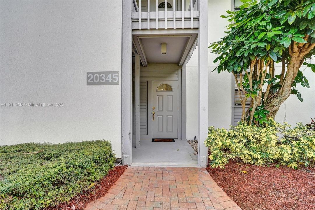 Activo con contrato: $298,000 (2 camas, 2 baños, 1229 Pies cuadrados)