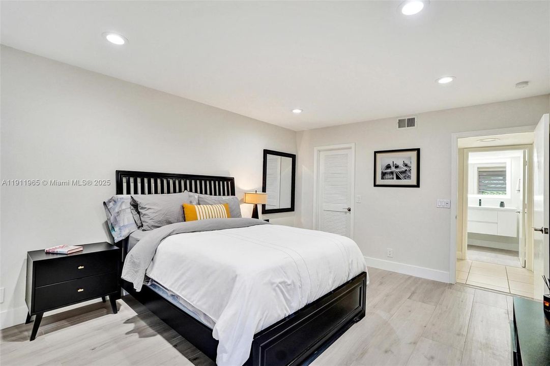 Activo con contrato: $298,000 (2 camas, 2 baños, 1229 Pies cuadrados)