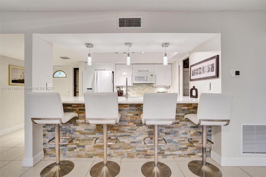 Activo con contrato: $298,000 (2 camas, 2 baños, 1229 Pies cuadrados)