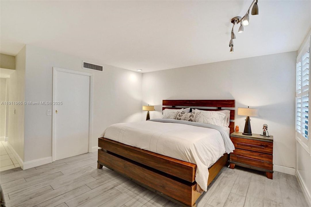 Activo con contrato: $298,000 (2 camas, 2 baños, 1229 Pies cuadrados)