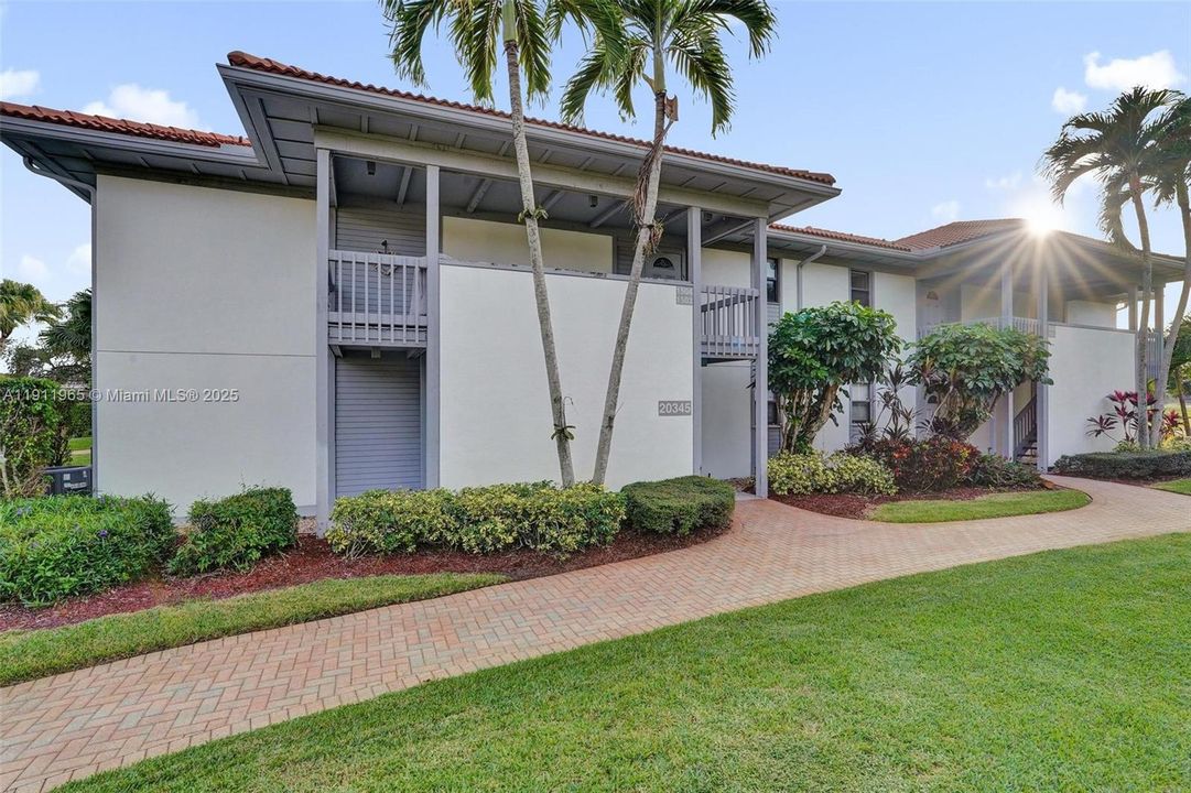 Activo con contrato: $298,000 (2 camas, 2 baños, 1229 Pies cuadrados)