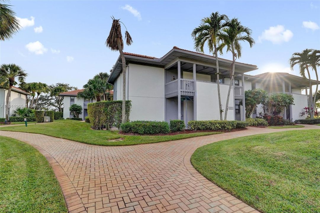 Activo con contrato: $298,000 (2 camas, 2 baños, 1229 Pies cuadrados)