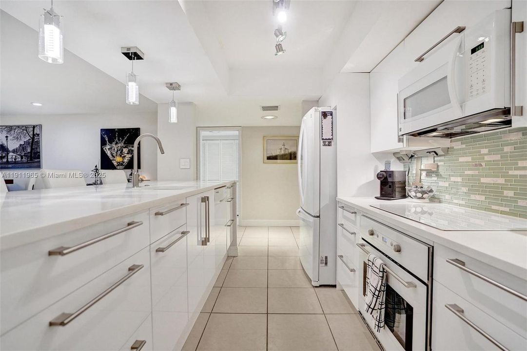 Activo con contrato: $298,000 (2 camas, 2 baños, 1229 Pies cuadrados)